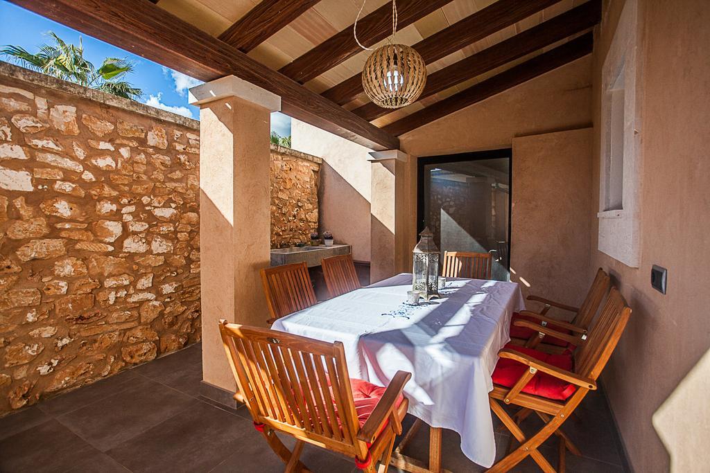 Pool House Marineta Villa Llombarts Room photo
